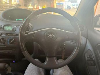 Toyota Yaris 1.3 VVT-i 16v CDX 5dr