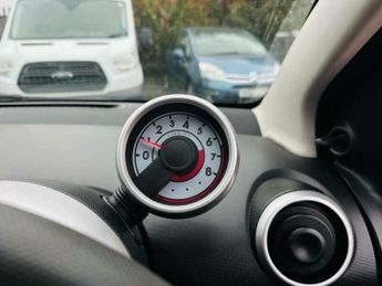 Peugeot 107 1.0 12V Urban Move Euro 4 3dr
