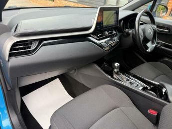 Toyota C-HR 1.8 VVT-h Design SUV 5dr Petrol Hybrid CVT Euro 6 (s/s) (122 ps)