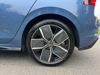 Volkswagen Golf 1.5 eTSI MHEV R-Line DSG Euro 6 (s/s) 5dr