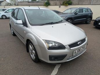 Ford Focus 1.6 Zetec Climate Hatchback 5dr Petrol Manual (161 g/km, 99 bhp)