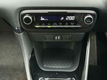 Toyota Yaris 1.5 VVT-h Design Hatchback 5dr Petrol Hybrid E-CVT Euro 6 (s/s) 
