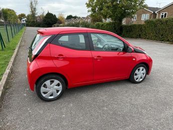 Toyota AYGO 1.0 VVT-i x-play Hatchback 5dr Petrol x-shift Euro 5 Euro 5 (68
