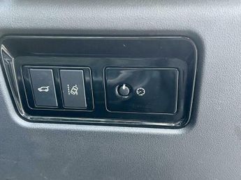 Jaguar F-Pace 2.0 D180 Portfolio Auto AWD Euro 6 (s/s) 5dr