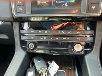 Jaguar F-Pace 2.0 D180 Portfolio Auto AWD Euro 6 (s/s) 5dr