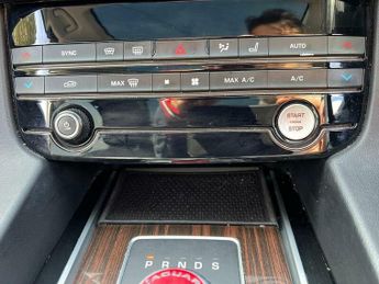 Jaguar F-Pace 2.0 D180 Portfolio Auto AWD Euro 6 (s/s) 5dr