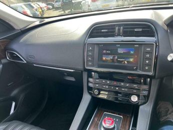 Jaguar F-Pace 2.0 D180 Portfolio Auto AWD Euro 6 (s/s) 5dr