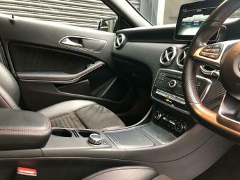 Mercedes-Benz A Class 1.6 A180 AMG Line (Premium) 7G-DCT Euro 6 (s/s) 5dr