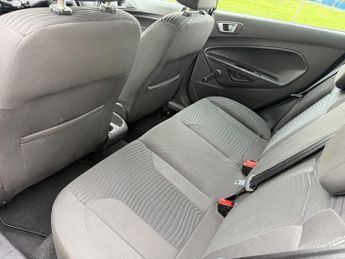 Ford Fiesta 1.6 Zetec Hatchback 5dr Petrol Powershift Euro 5 (105 ps)