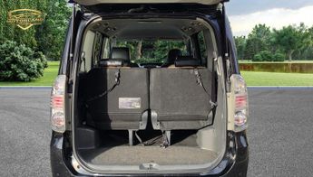 Toyota Voxy 2.0L PETROL AUTO 7 SEATS 5 DR
