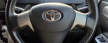Toyota Voxy 2.0L PETROL AUTO 7 SEATS 5 DR