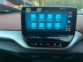 Volkswagen  Pure 52kWh Life Auto 5dr