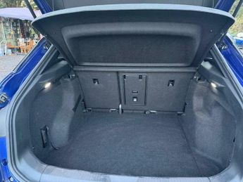 Volkswagen  Pure 52kWh Life Auto 5dr