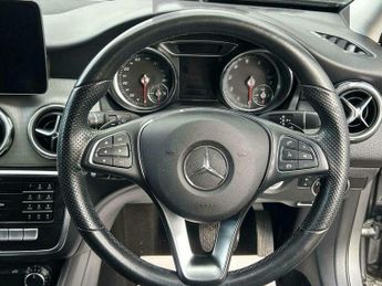 Mercedes-Benz C Class 1.6 GLA180 Urban Edition 7G-DCT Euro 6 (s/s) 5dr