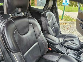 Volvo V40 2.0 D2 R-Design Pro Auto Euro 6 (s/s) 5dr
