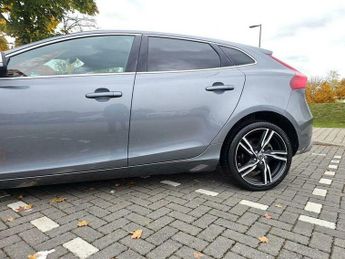 Volvo V40 2.0 D2 R-Design Pro Auto Euro 6 (s/s) 5dr