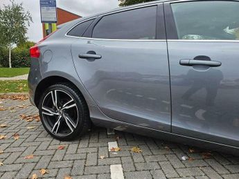 Volvo V40 2.0 D2 R-Design Pro Auto Euro 6 (s/s) 5dr