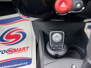 Renault Clio DYNAMIQUE TOMTOM VVT