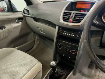 Peugeot 207 1.6 HDi SE Hatchback 5dr Diesel Manual (120 g/km, 90 bhp)