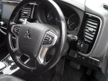 Mitsubishi Outlander 2.4h TwinMotor 13.8kWh Exceed CVT 4WD Euro 6 (s/s) 5dr