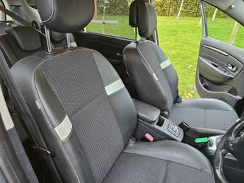 Renault Grand Scenic 1.5 dCi Dynamique TomTom EDC Euro 5 5dr