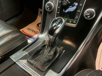 Volvo XC60 2.4 D5 R-Design Lux Nav Auto AWD Euro 6 (s/s) 5dr