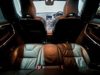 Volvo XC60 2.4 D5 R-Design Lux Nav Auto AWD Euro 6 (s/s) 5dr