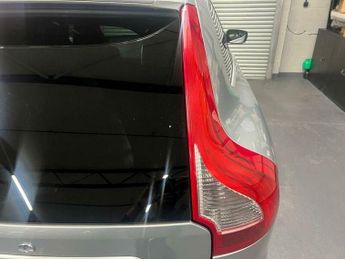 Volvo XC60 2.4 D5 R-Design Lux Nav Auto AWD Euro 6 (s/s) 5dr