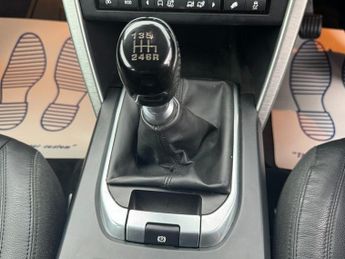Land Rover Discovery Sport 2.0 TD4 SE Tech SUV 5dr Diesel Manual 4WD Euro 6 (s/s) (180 ps)