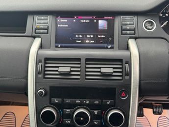 Land Rover Discovery Sport 2.0 TD4 SE Tech SUV 5dr Diesel Manual 4WD Euro 6 (s/s) (180 ps)