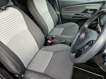 Toyota Yaris 1.5 VVT-h Design E-CVT Euro 6 (s/s) 5dr