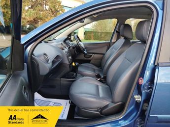 Ford Fiesta 1.6 Ghia Hatchback 5dr Petrol Automatic (176 g/km, 99 bhp)