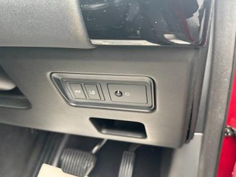 Land Rover Discovery 2.0 SD4 HSE SUV 5dr Diesel Auto 4WD Euro 6 (s/s) (240 ps)