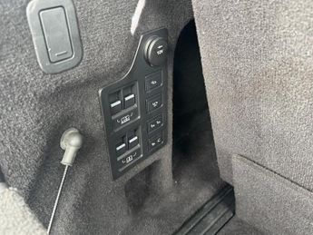 Land Rover Discovery 2.0 SD4 HSE SUV 5dr Diesel Auto 4WD Euro 6 (s/s) (240 ps)