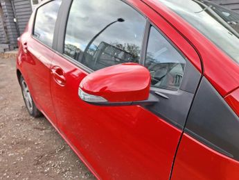 Toyota Yaris 1.5 VVT-h Icon Hatchback 5dr Petrol Hybrid E-CVT Euro 6 (101 ps)