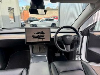 Tesla Model Y LONG RANGE AWD