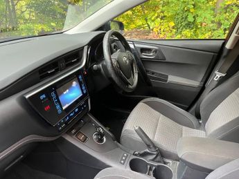 Toyota Auris VVT-I DESIGN TOURING SPORTS TSS