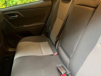 Toyota Auris VVT-I DESIGN TOURING SPORTS TSS