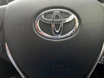 Toyota Auris VVT-I DESIGN TOURING SPORTS TSS