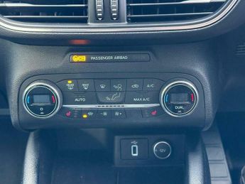 Ford Focus 1.0T EcoBoost Titanium Auto Euro 6 (s/s) 5dr