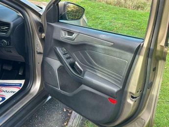 Ford Focus 1.0T EcoBoost Titanium Auto Euro 6 (s/s) 5dr