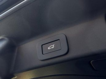 Jaguar F-Pace 2.0 P400e 19.3kWh R-Dynamic S Auto AWD Euro 6 (s/s) 5dr