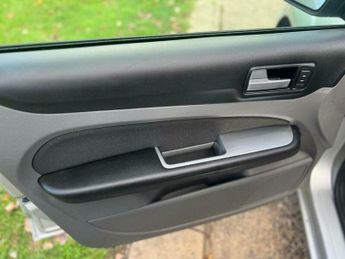 Ford Focus 1.6 Zetec 5dr