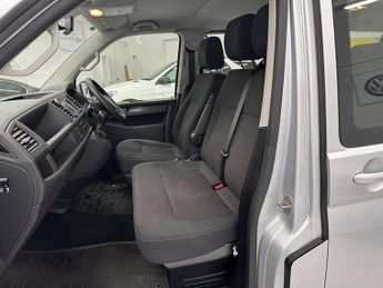 Volkswagen Transporter T30 TDI SHUTTLE SE BMT