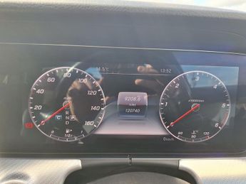 Mercedes-Benz E Class 2.0 E220d SE Saloon 4dr Diesel G-Tronic+ Euro 6 (s/s) (194 ps)