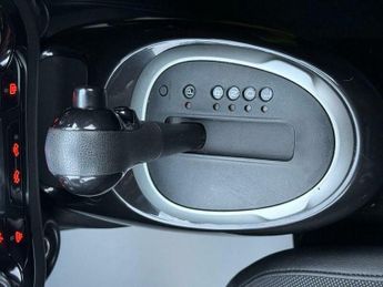 Nissan Juke 1.6 N-Connecta SUV 5dr Petrol XTRON Euro 6 (117 ps)