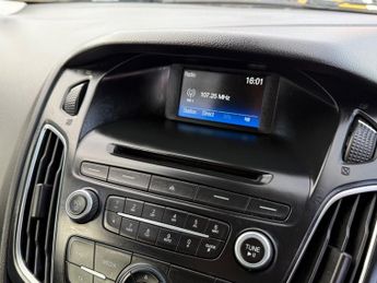 Ford Focus 1.6 Zetec Powershift Euro 6 5dr 123BHP