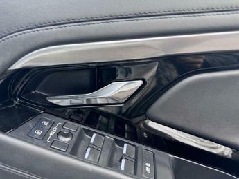 Land Rover Range Rover Evoque 1.5 P300e 12.2kWh R-Dynamic HSE Auto 4WD Euro 6 (s/s) 5dr