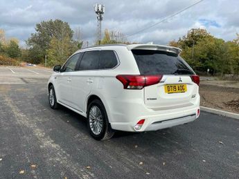 Mitsubishi Outlander 2.4h TwinMotor 13.8kWh 4h CVT 4WD Euro 6 (s/s) 5dr