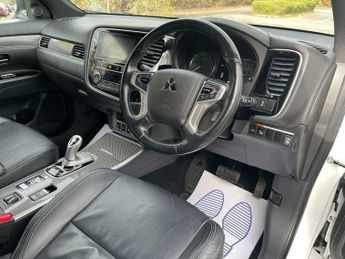 Mitsubishi Outlander 2.4h TwinMotor 13.8kWh 4h CVT 4WD Euro 6 (s/s) 5dr